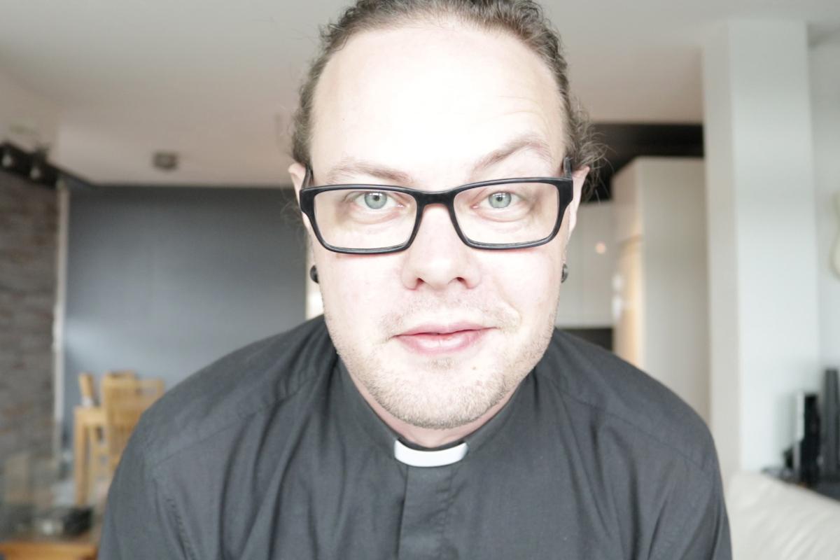 Jussi Koski oli ensimmäinen viikoittain videoita tekevä suomalainen pappi.